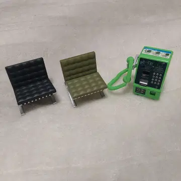 디자이너 체어 컬렉션 바르셀로나 체어 블랙 그린 공중전화