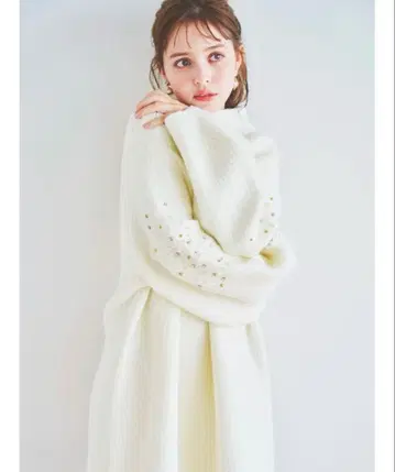 비즈 장식 화이트 니트 원피스