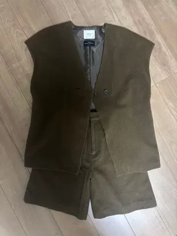 브라운 플리스 베스트와 숏팬츠 셋업