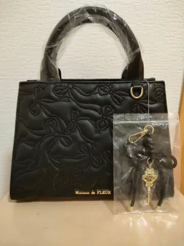 메종 드 플뢰르 참 포함 리본 퀼팅 토트백