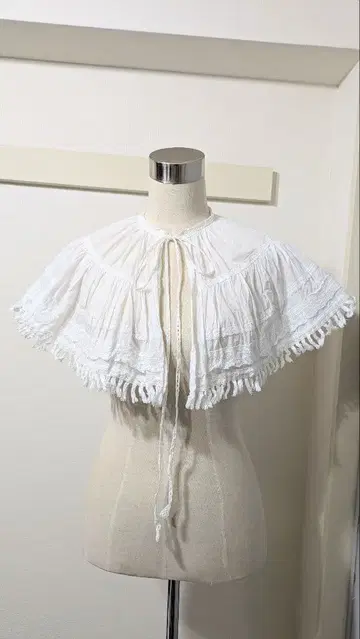 EXCENTRIQUE 프린지 달린 레이스 케이프