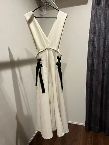 화이트 슬리브리스 롱 원피스