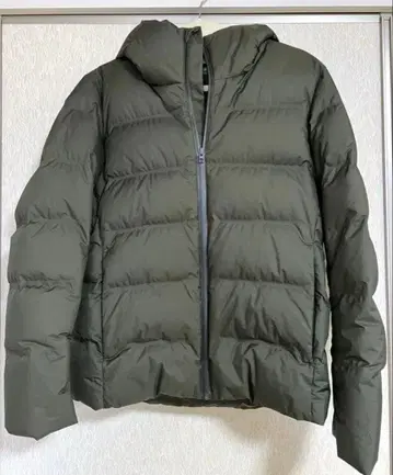 유니클로 심리스 다운 자켓 M 모스그린