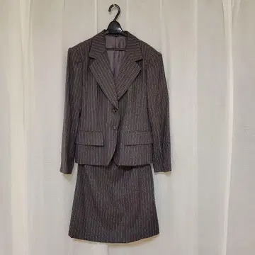 그레이 스트라이프 비즈니스 정장 세트