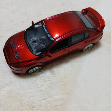 미쓰비시 모터스 빨간색 스포츠카