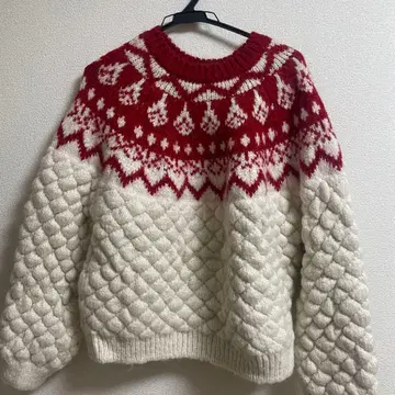 니트 화이트 빨간색 패턴