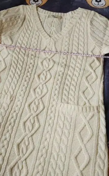 아이보리 케이블 니트 V넥 원피스