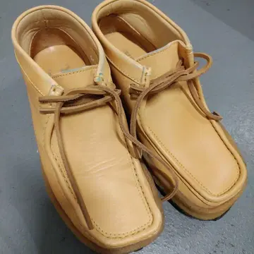 베이지 가죽 모카신