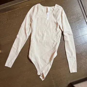 아이보리 긴팔 바디수트