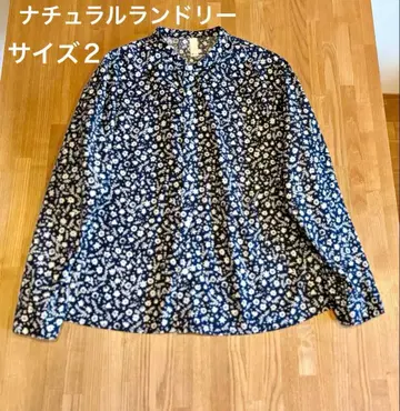 [ 새상품급 ] NATURAL LAUNDRY 블라우스 코튼 네이비 꽃무늬