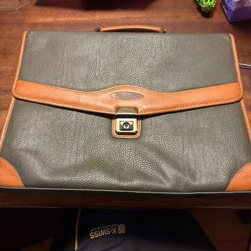 APPLICATION 비즈니스 백 그레이와 브라운