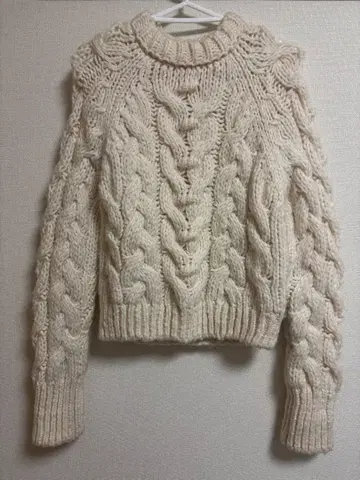 ZARA 아이보리 케이블 니트 스웨터