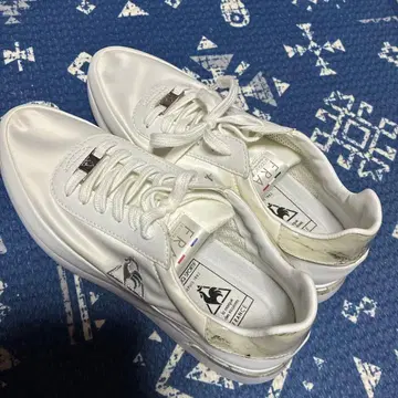 르꼬끄 화이트 스니커즈