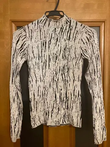 FRAY I.D 패턴 리브 니트