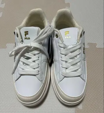FILA 화이트 스니커즈