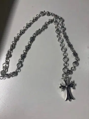 로리드 킨슨 십자가 목걸이