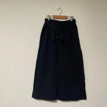 블랙 리본 포함 롱 스커트