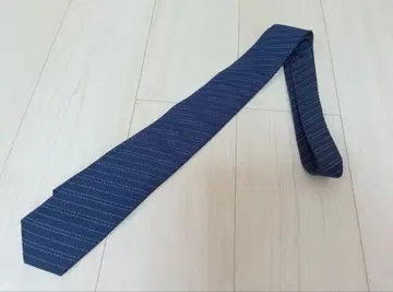 JOHNLOBB 존 롭 넥타이 새상품급 네이비 컬러