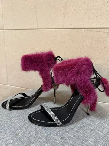 르네 카오빌라 퍼플 퍼 샌들 하자품