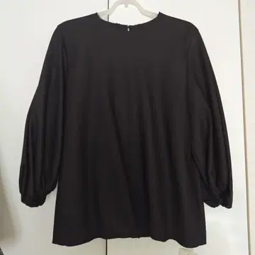 Plage 플라주 블랙 벌룬 슬리브 블라우스