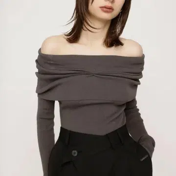 SLY OFF SHOULDER KNIT 상의 그레이