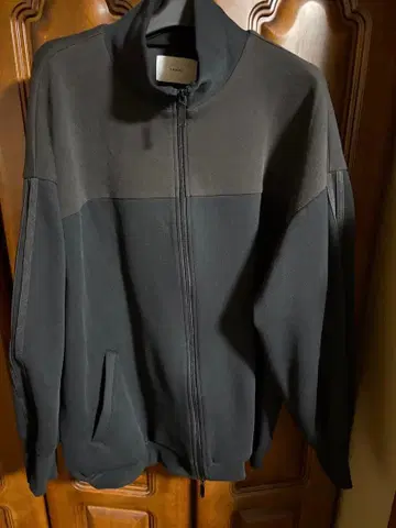 remer loose UNFIT over track jacket 리메일