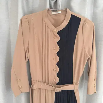 REDYAZEL 스캘럽 디자인 컬러 블록 플리츠 원피스