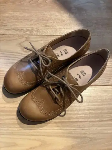 버켄스탁 라라미 가죽 신발 브라운