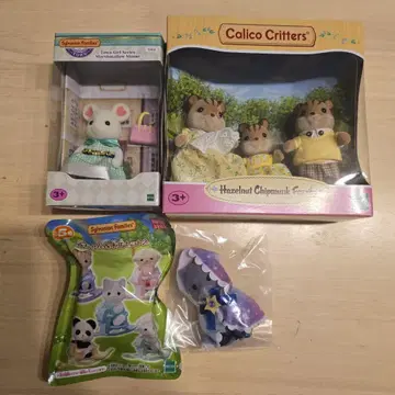 HazelnutChipmunkFamily와 다른 인형 세트