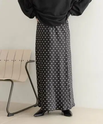 새상품급 LOWRYS FARM 스트레치 새틴 스커트