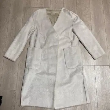 무스탕풍 롱 코트 화이트 베이지