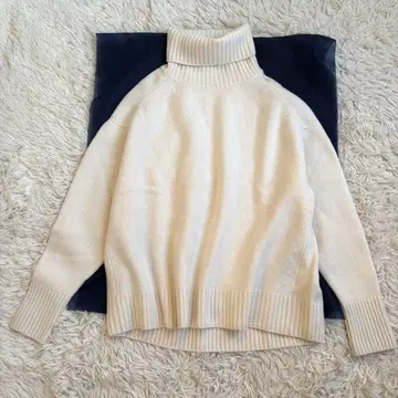 IENA 하이넥 니트 울 캐시미어 리브 화이트