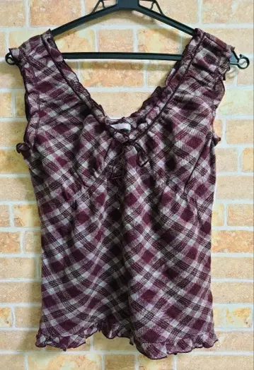 레스트로즈 체크 무늬 슬리브리스 상의 M 사이즈