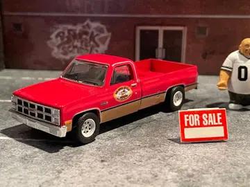 그린라이트 1/64 1982 GMC 시에라 그란데 2500