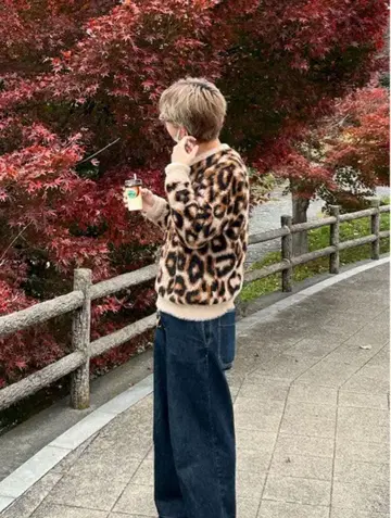 HUF 레오파드 무늬 스웨터 M 사이즈