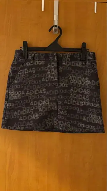 adidas 로고 프린트 속기모 스커트