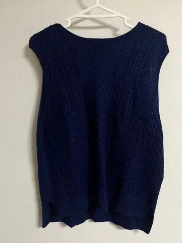 새상품 미제르 베스트 니트 상의 블루 계열 LL