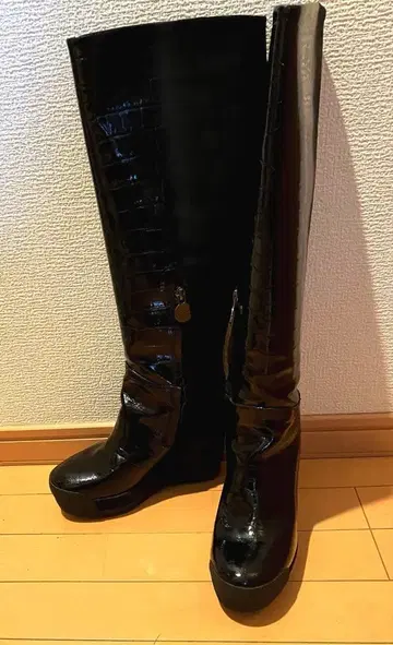 GEOX 이탈리아 페이턴트 롱 부츠 블랙 웨지솔 23cm