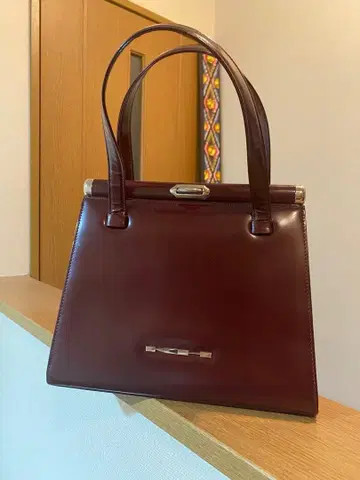 캐서린 햄넷 버건디 핸드백