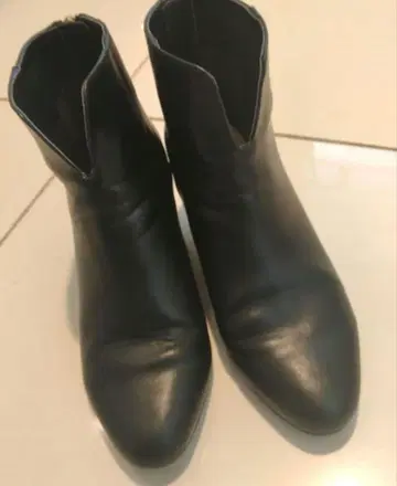 오데트 에 오딜 라운드 백 지퍼 숏부츠 22.5cm