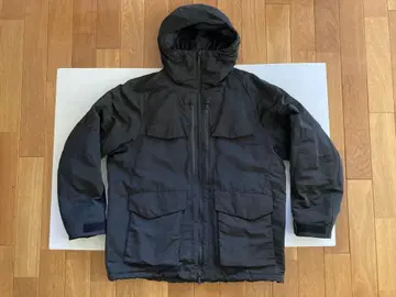 UNIQLO 화이트 마운티니어링 다운 자켓 L