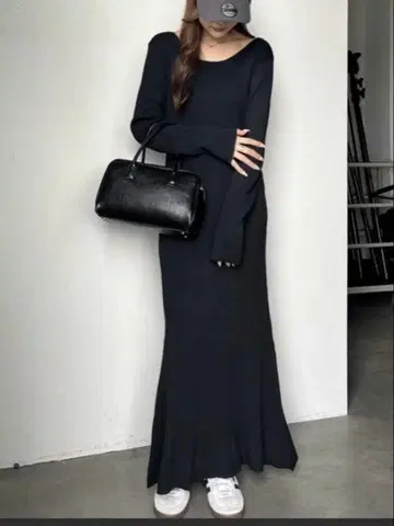 새상품! 미착용! 백 오픈 니트 원피스