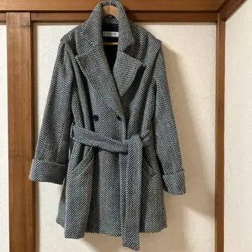 Guy Laroche 헤링본 무늬 코트 새상품급