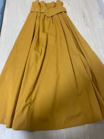 STUDIOUS 머스타드 플레어 스커트