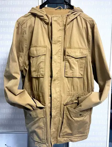 베이지 마운틴 후드티 후드 부착