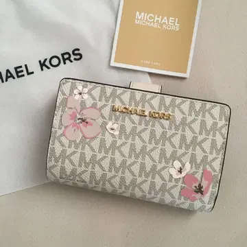 새상품 마이클코어스 MICHEAL KORS 정가 41,800엔 지갑
