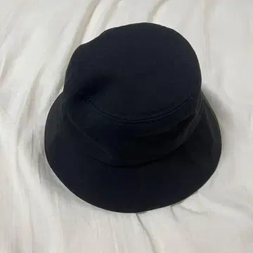 Rose Blanc 블랙 버킷햇