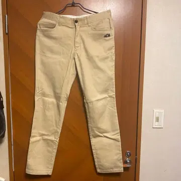 뉴발란스 골프 베이지 치노 팬츠 자수 로고 포함