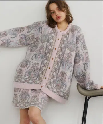 택 포함 새상품 Unitage 부클 총 패턴 자카드 니트 가디건 핑크