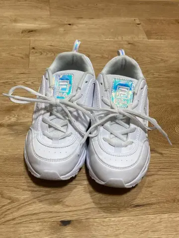 [ 가격 인하 ] FILA 화이트 스니커즈
